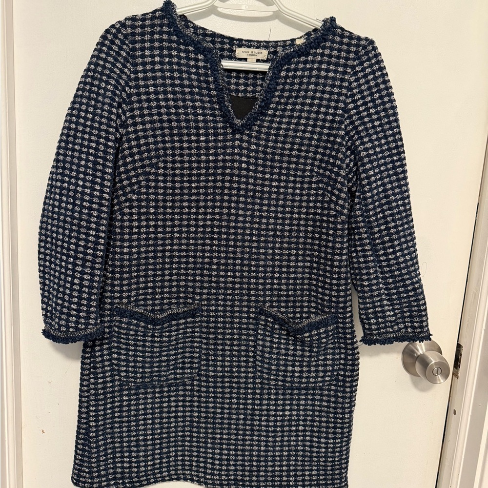 Max Studio‎ Navy and White Textured Knit Top